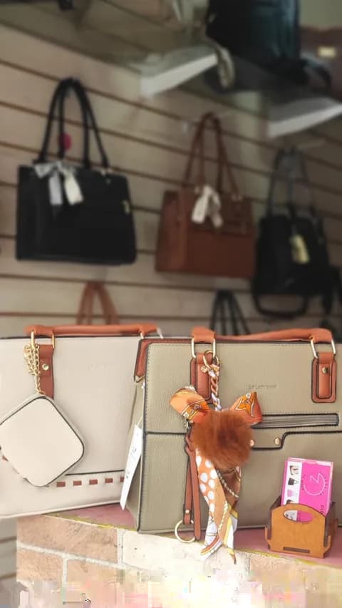 Duas bolsas, um preço